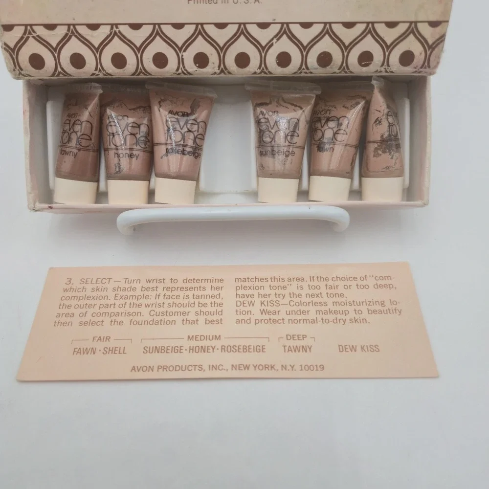 Vintage Avon AMM Advanced Moisture Makeup Demonstrator w Foundation Shade Kit Av